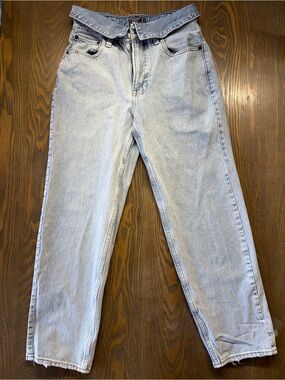 Abercrombie & Fitch Mom Jeans Light Wash High Rise Raw Hem Size 27 / 4R